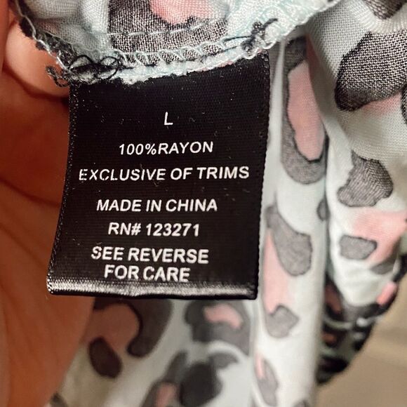 J for Justify Cropped Leopard Blouse - Picture 7 of 8